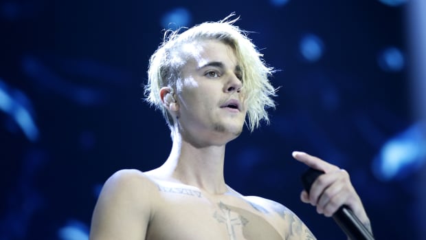 justin-bieber-stanley-cup-pittsburgh-penguins-bandwagon-fan.jpg